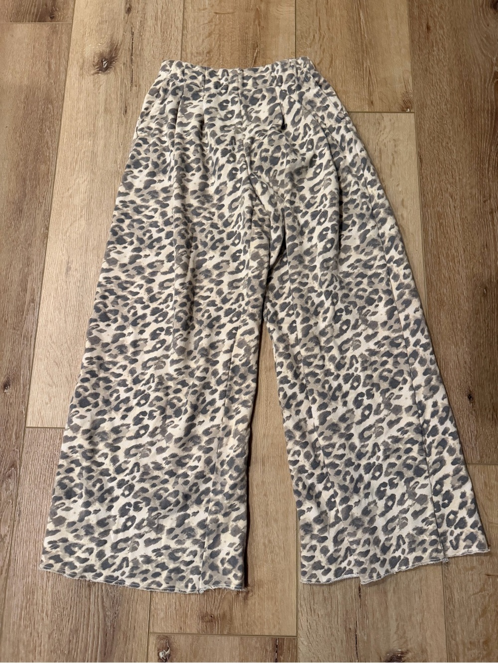 aerie | Cream and Gray Leopard Print Wide-Leg Sweat Pants | size XS | NWOT